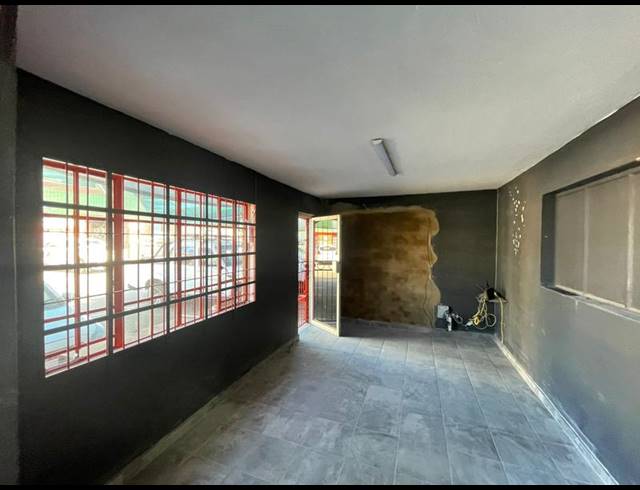 INDUSTRIAL PROPERTY TO RENT IN HENNOPSPARK